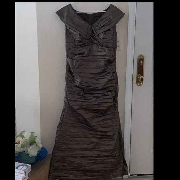 Long evening gown - Picture 1 of 5
